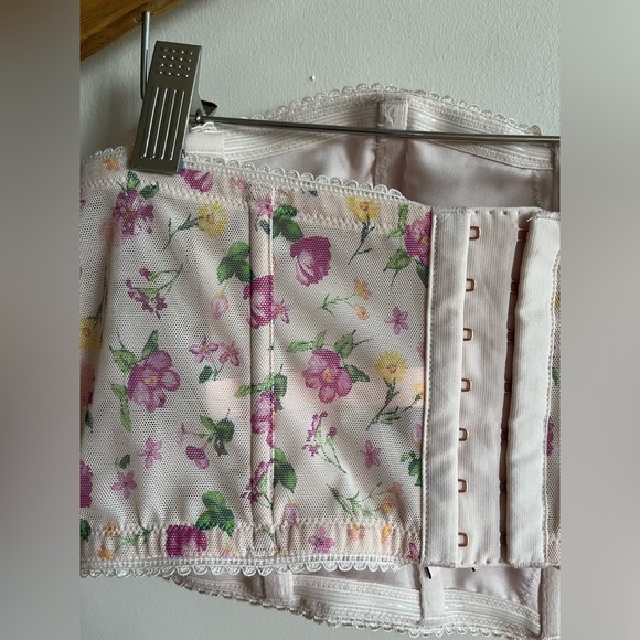 Victoria's Secret Dream Angels Lace up Bra top embroidery floral white boho rare - Picture 12 of 14